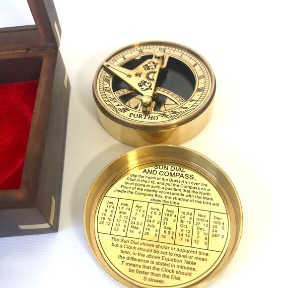 Christmas Sundial and Compass with Engraved Christmas Quote - Picture 4 of 12